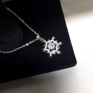🍏50% OFF/3+...Snowflake Pendant Necklace
